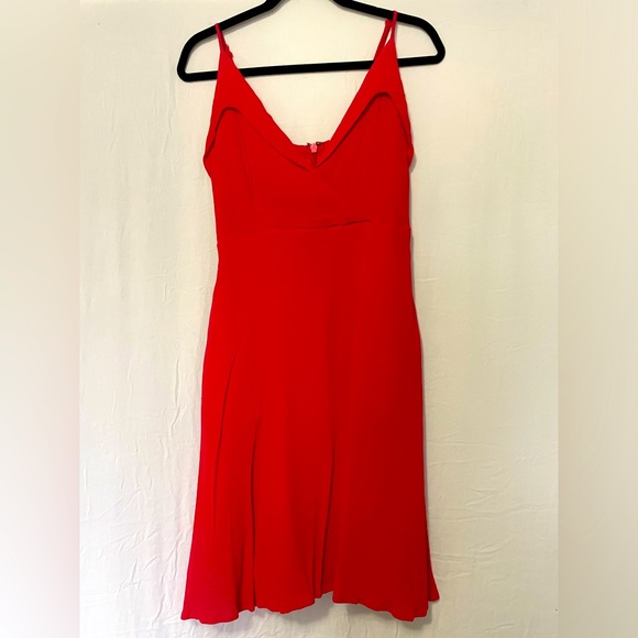 Deep plunge sleeveless red dress - Picture 2 of 6